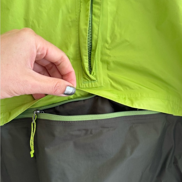 Patagonia Men's Half-Zip Rain Jacket Pullover - Picture 2 of 4